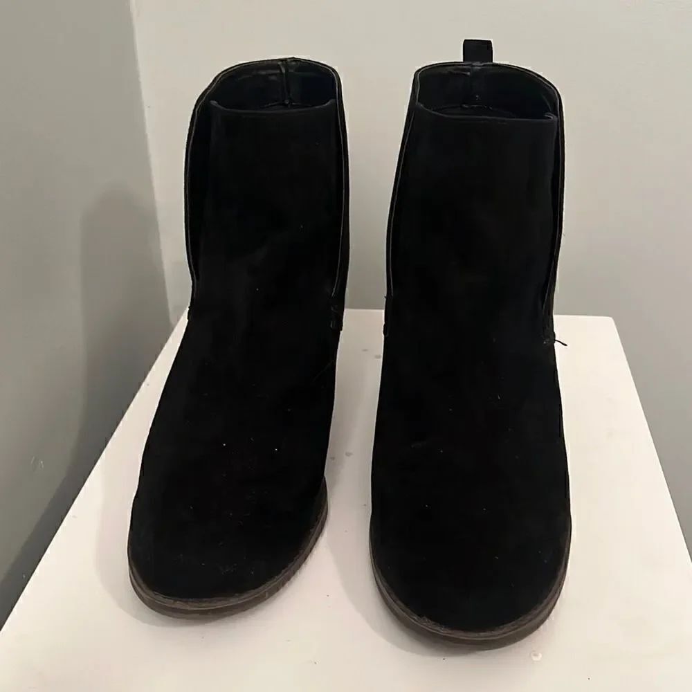 Women's Universal Thread Suede Wedge Booties - Picture 6 of 9
